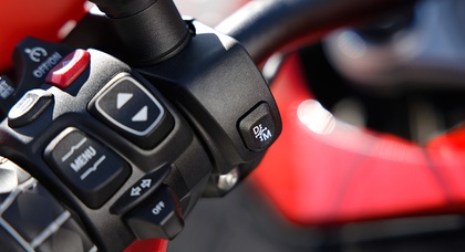 BMW removes clutch lever with new Automated Shift Assistant